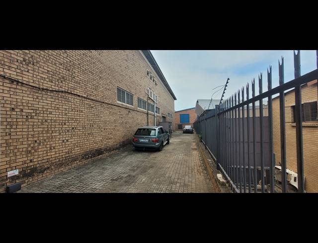 1,000M² WAREHOUSE TO LET IN RIVERSIDE PARK